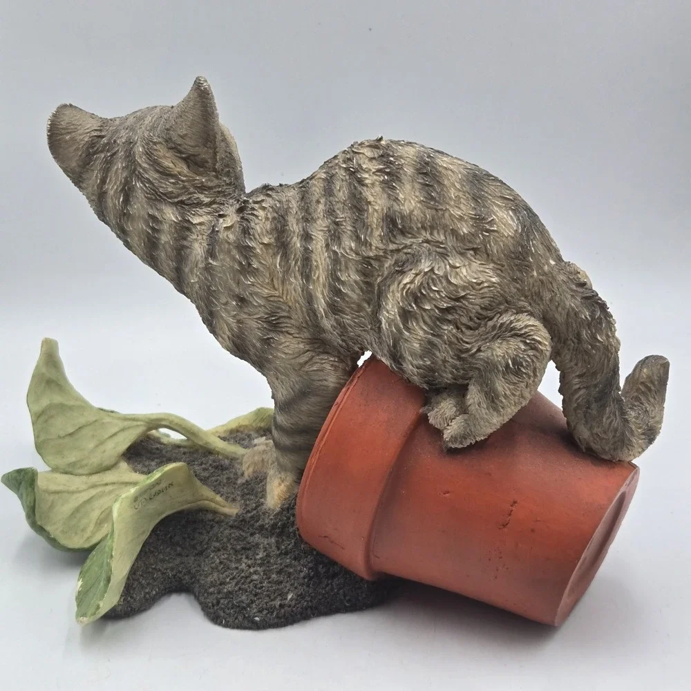 XL VTG United Design Tabby Cat & Planter Statue CC547 Oops Classic Critter 12x8